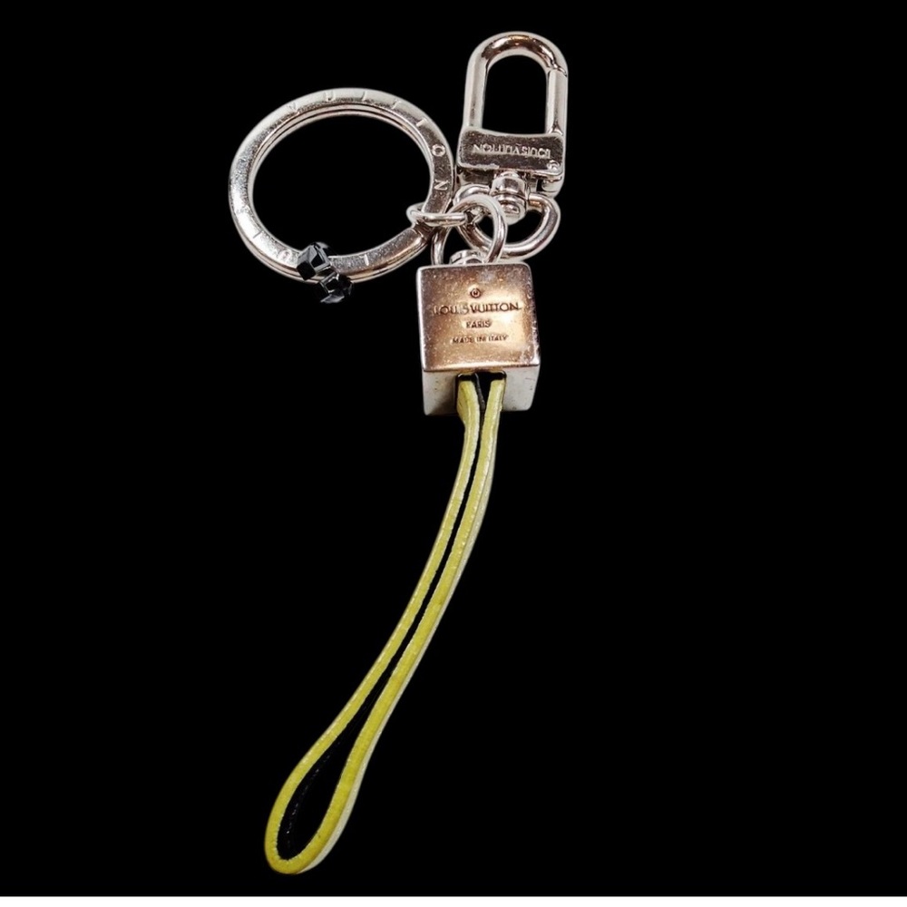 Louis Vuitton V-Dragonne Keyring/ Bag Charm ๐ M61005 - Picture 2 of 2